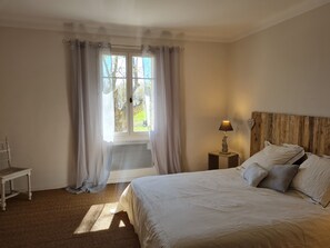 10 Schlafzimmer, Bügeleisen/Bügelbrett, Reisekinderbett, WLAN