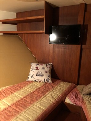 3 bedrooms, in-room safe, iron/ironing board, free WiFi