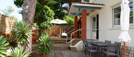 تناول الطعام بالخارج