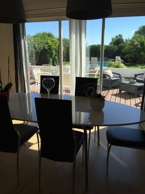 تناول الطعام