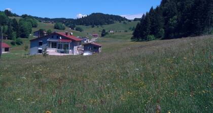 Homerez - Maison isolée et calme à Septmoncel avec vue sur montagne