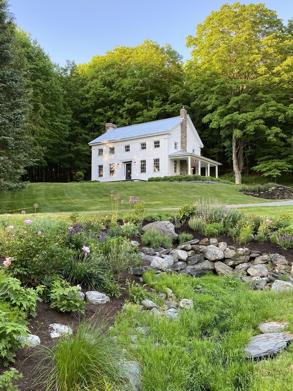 Renovated 1832 Colonial Farmhouse Swimming Pool Hudson River Valley