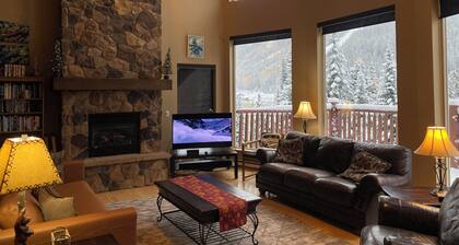 Morrisey Chalet At Sun Peaks: Stunning Mountain Home In Pristine Setting!