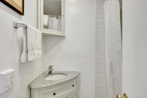 Douche, sèche-cheveux