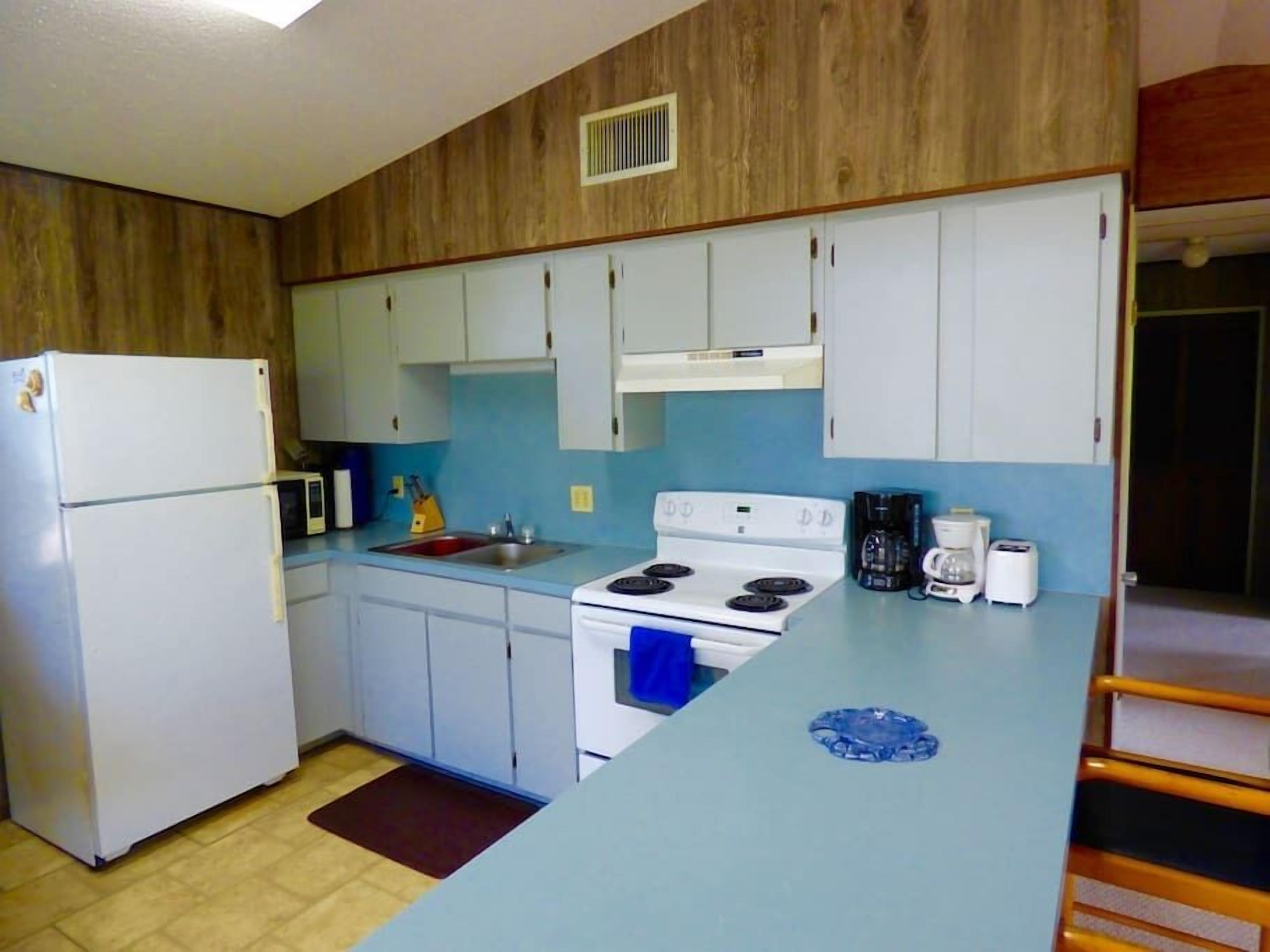 Seahorse Hideaway:  Cute and cozy, perfect location close to dock and beach!