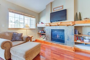 TV, peis, DVD-spiller og bøker