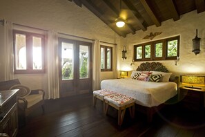 5 slaapkamers, een kluis op de kamer, een strijkplank/strijkijzer