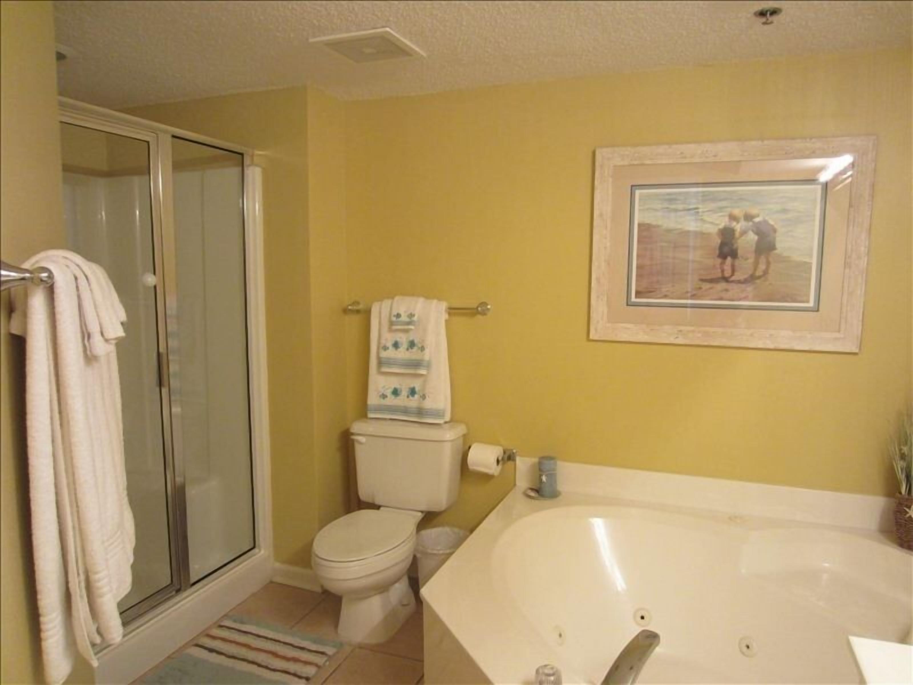 Mimi"s Getaway. Newly Renovated. Beautiful Oceanfront Views...
