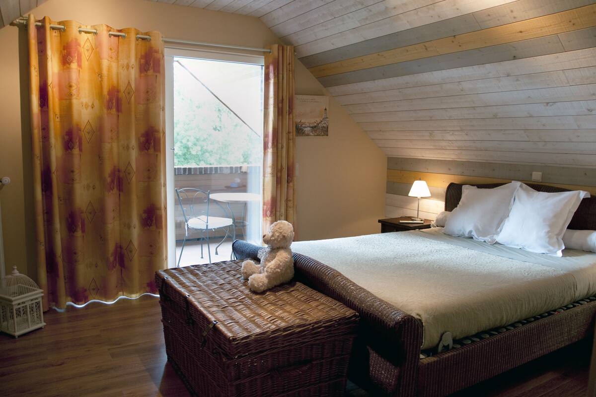 Double Room (Le bonheur) | Minibar, soundproofing, iron/ironing board, free WiFi
