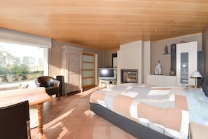 Family Room, Bathtub (La gite) | Minibar, soundproofing, iron/ironing board, free WiFi