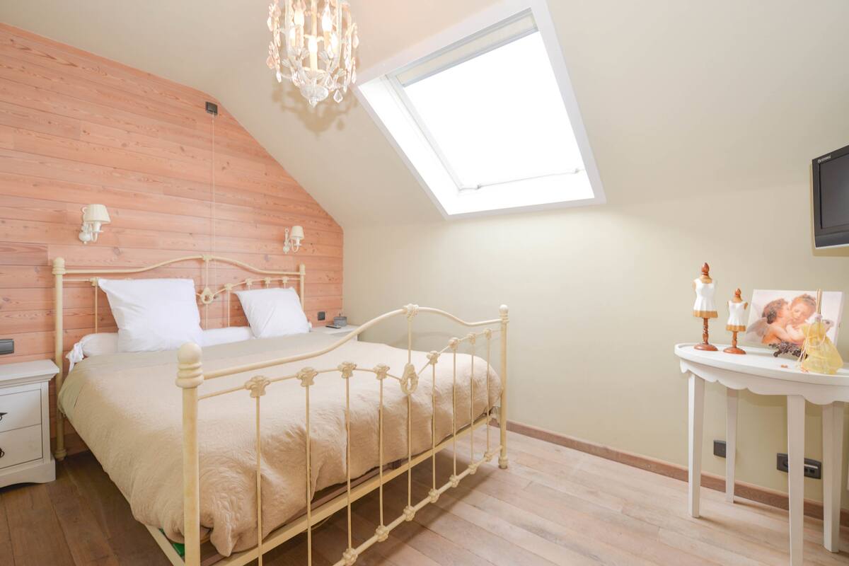 Double Room (L'espoir) | Minibar, soundproofing, iron/ironing board, free WiFi