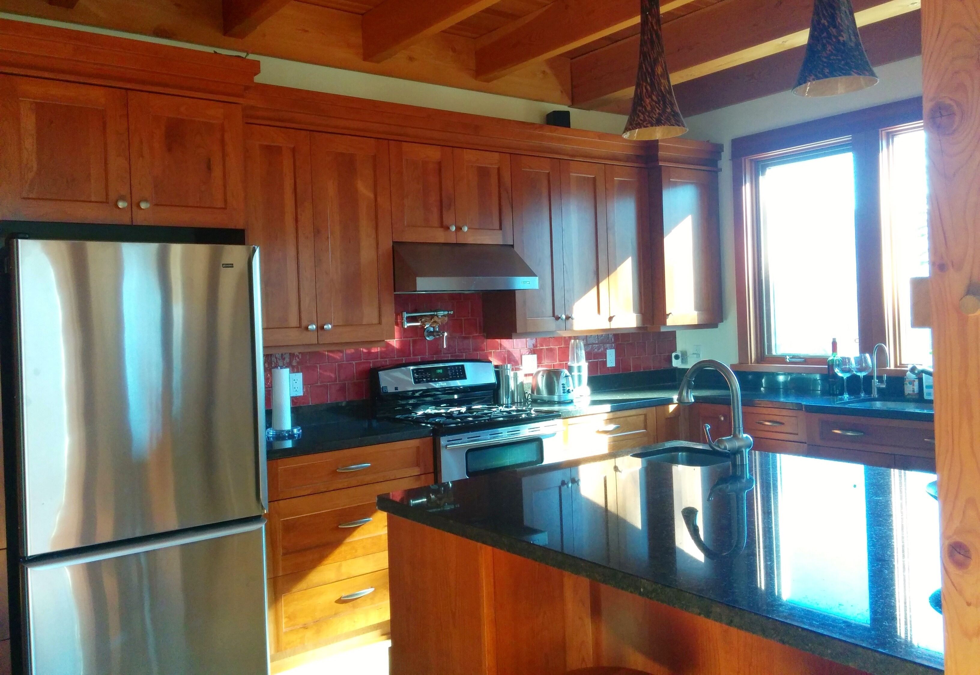 Contemporary Country Home. Incredible Mountain Views.  Peaceful Location.