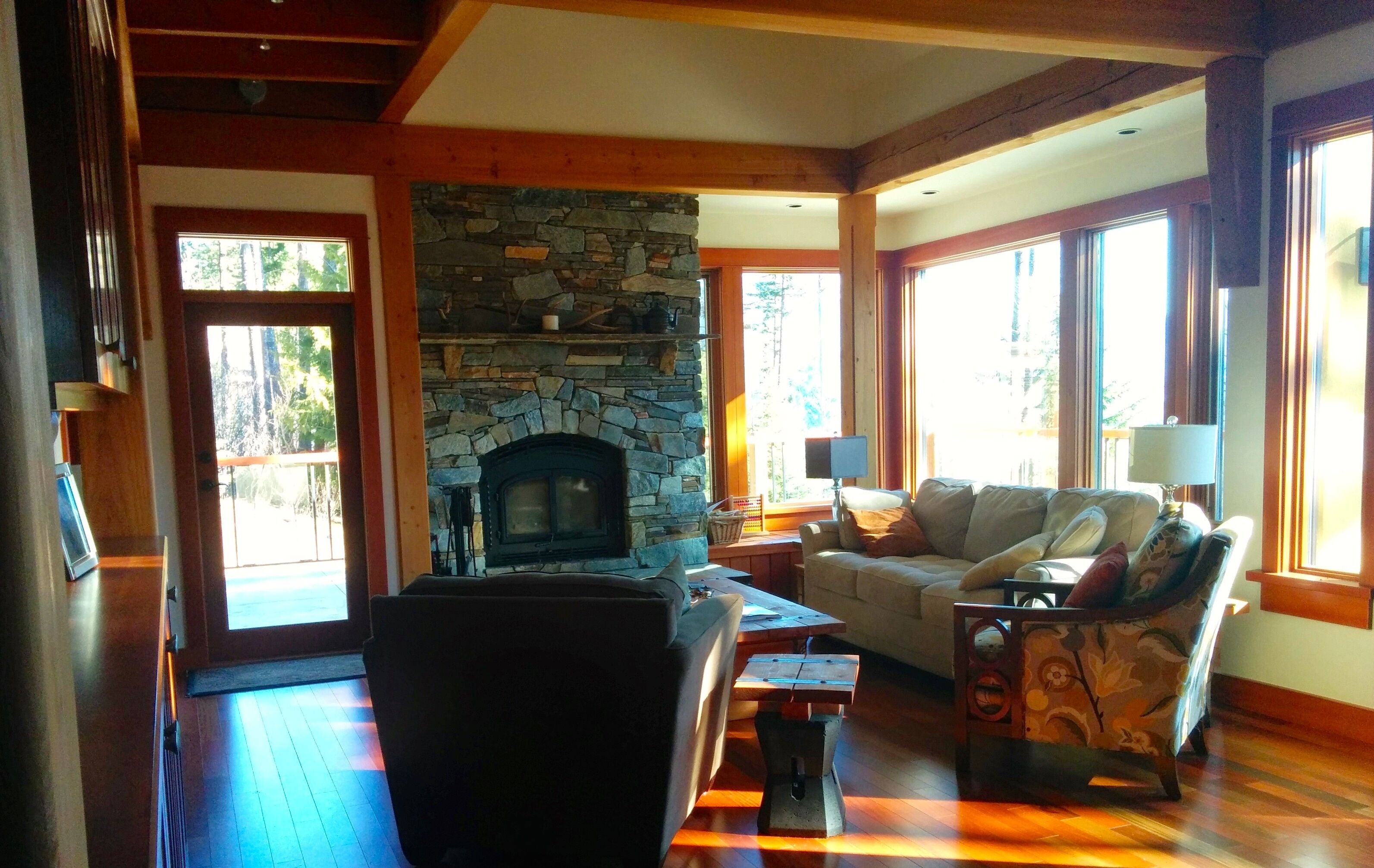 Contemporary Country Home. Incredible Mountain Views.  Peaceful Location.