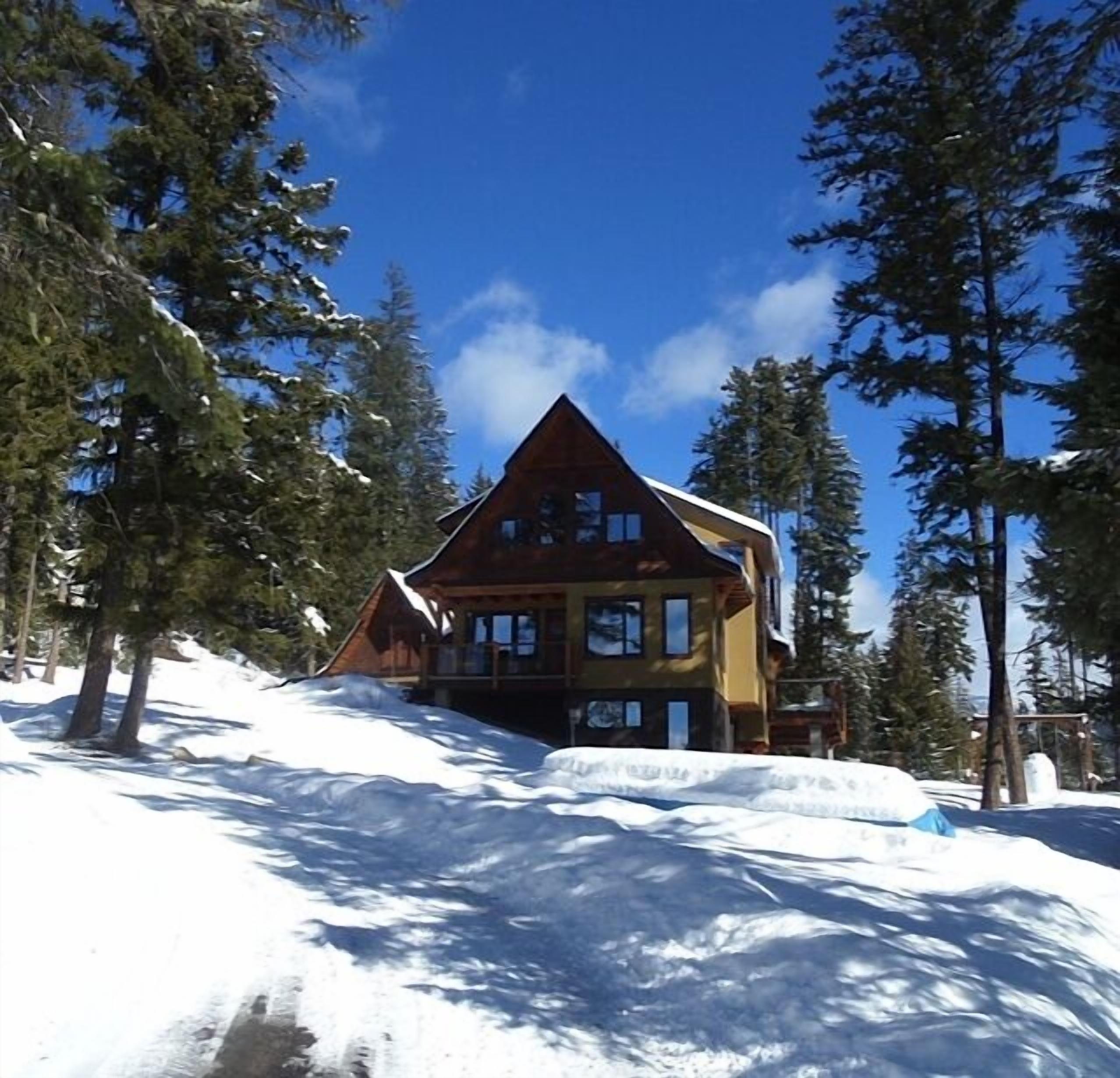 Contemporary Country Home. Incredible Mountain Views.  Peaceful Location.