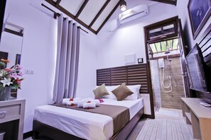 Dobbeltrom – deluxe | Safe på rommet, individuelt innredet og wi-fi (inkludert)