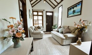 Lobby sitting area - Beach Cottage (Rasdhoo)