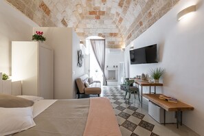 Ropa de cama de alta calidad, minibar y decoración personalizada 