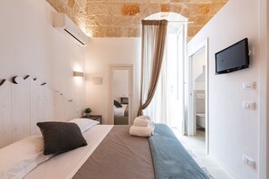 Traditional Double Room, 1 Queen Bed | Premium bedding, minibar, individually decorated, desk - D'aprile Dimore (Polignano a Mare)