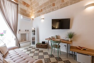 Deluxe Double Room, 1 Queen Bed | Premium bedding, minibar, individually decorated, desk