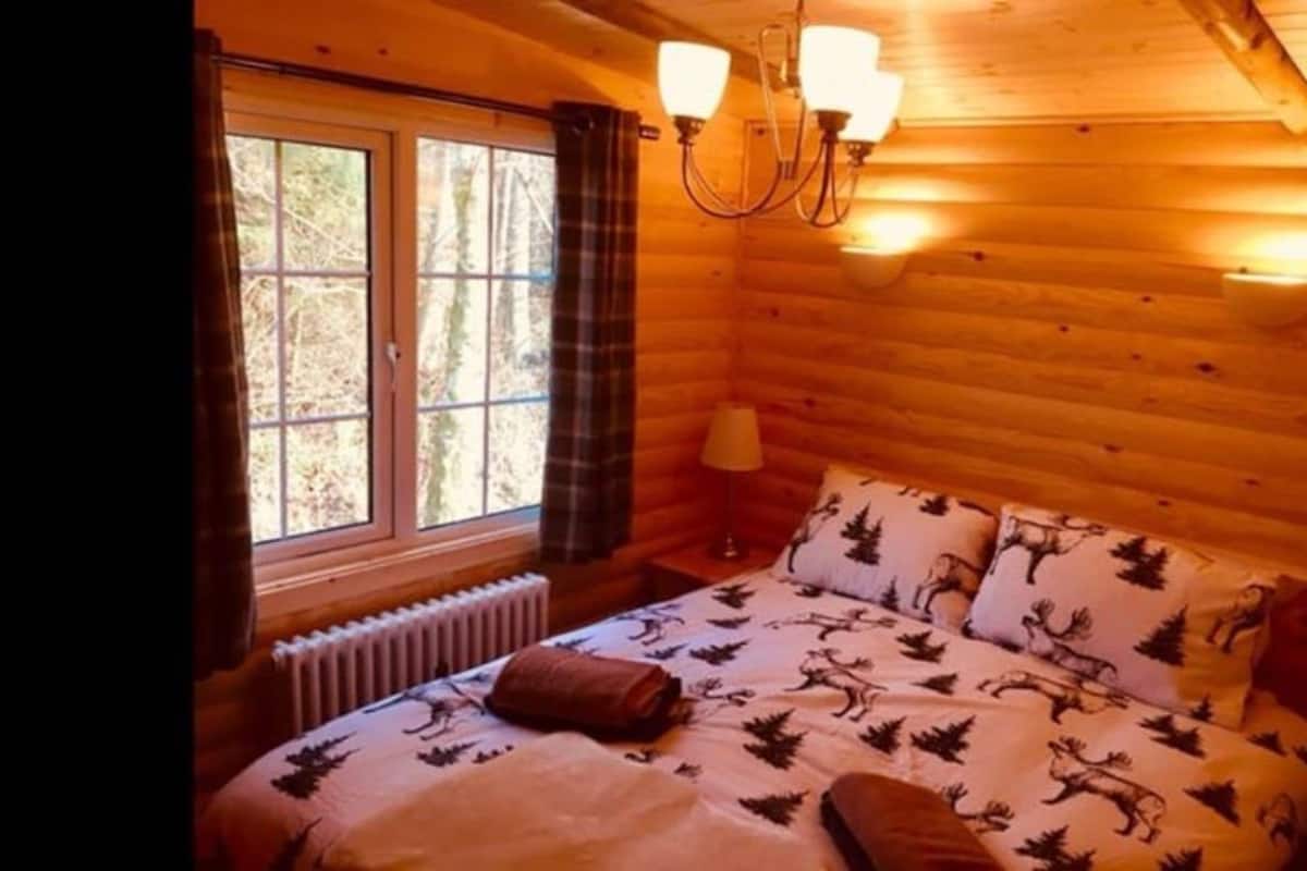 Cottage, 2 Bedrooms | Individually decorated, individually furnished, soundproofing, free WiFi