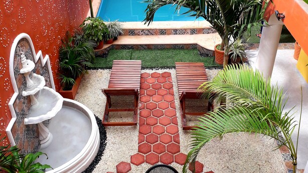 Outdoor pool, open 8:30 AM to 9:00 PM, pool umbrellas, sun loungers - Hotel Peregrina (Valladolid)