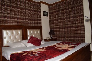 Familieværelse - 1 dobbeltseng - ikke-ryger - byudsigt | Premium-sengetøj, senge med madrasser af memory foam