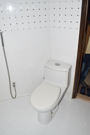 Gratis toiletartikler, badekåber, hjemmesko, håndklæder