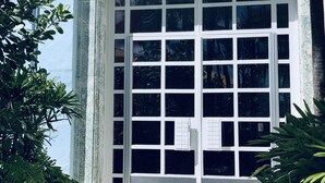A building facade with a large window and a decorative relief above it. - Ocean view, luxury STUDIO, JACUZZI on Ocean drive (Miami Beach)