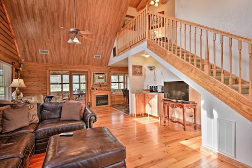 40-Acre Farm w/ Animals & Fishing in Sebring!