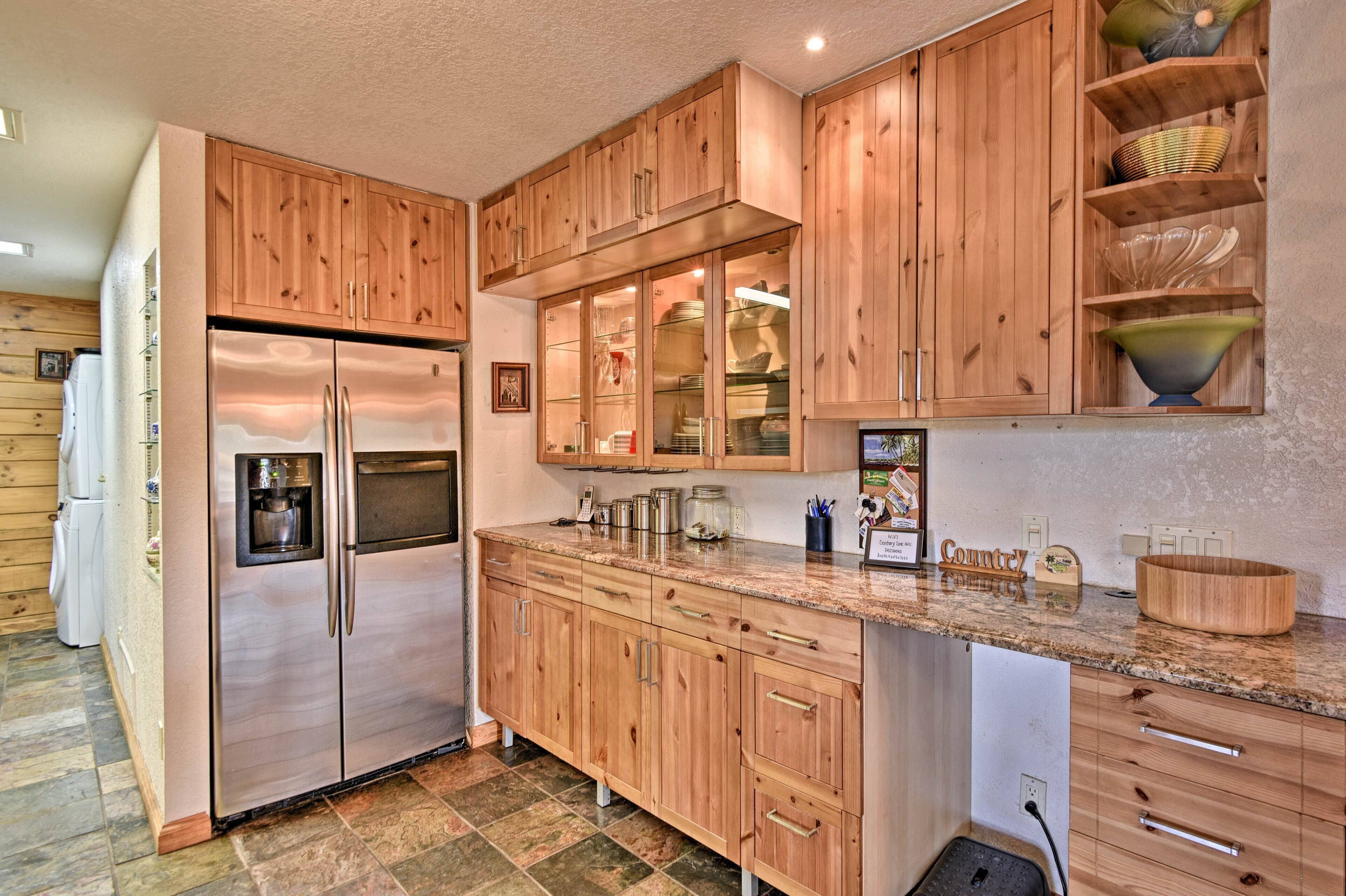 Coffee/tea maker, fridge, microwave, stovetop
