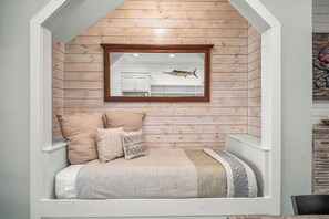 3 bedrooms, iron/ironing board, Internet, bed sheets