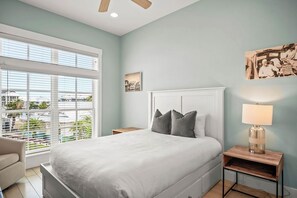 3 室のベッドルーム、アイロン / アイロン台、インターネット、ベッドシーツ