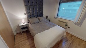 1 soverom, strykejern/-brett, wi-fi og sengetøy