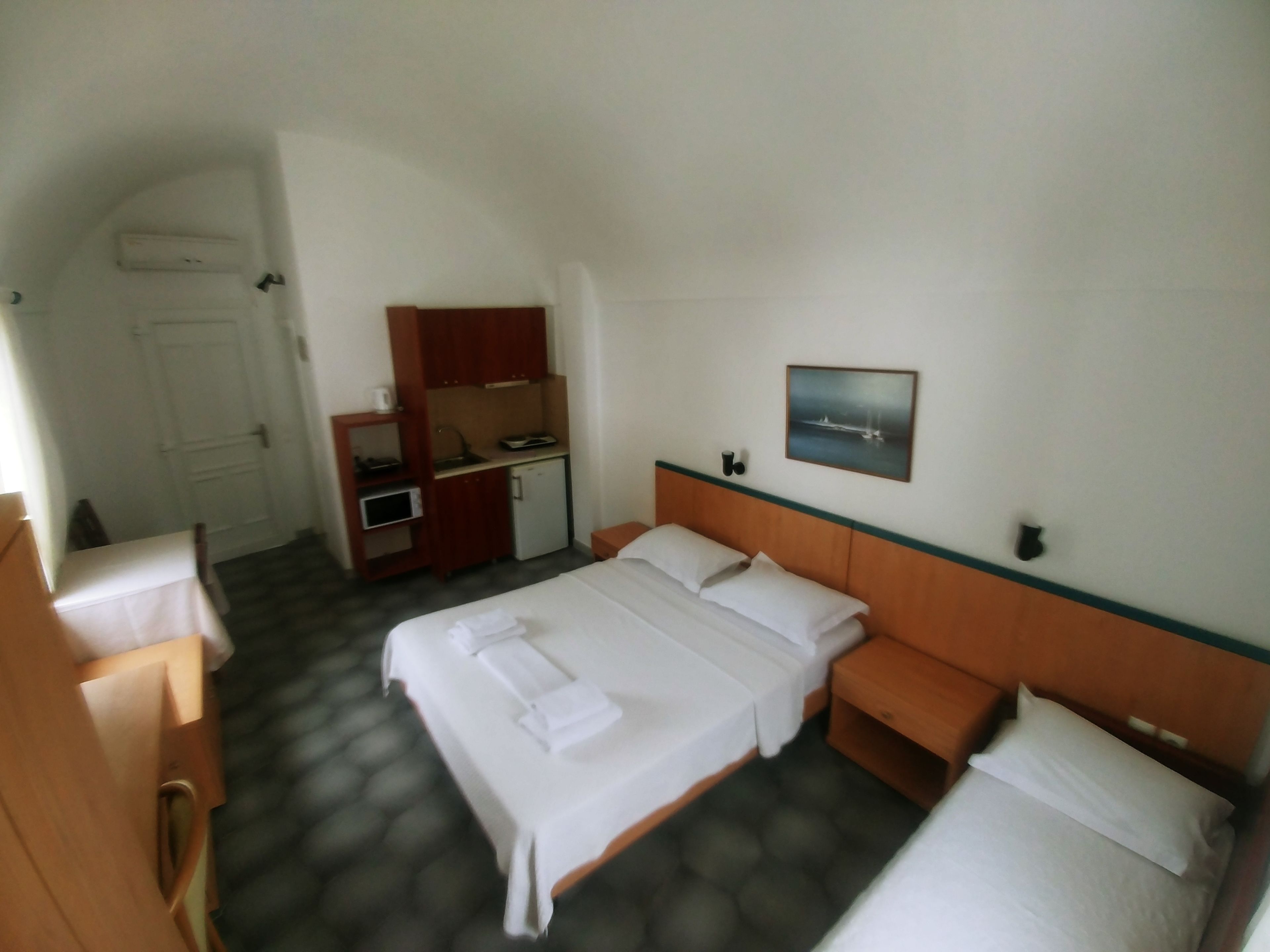 Romani Studios Perissa