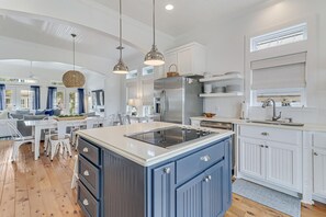 Fridge, microwave, oven, stovetop - Your Perfect Pet-Friendly Beach Getaway: Where Waves and Tails Meet! (Port Aransas)