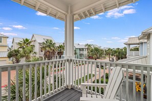 Property grounds - Your Perfect Pet-Friendly Beach Getaway: Where Waves and Tails Meet! (Port Aransas)