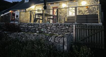 Amazing sea views Set in 7 acres of fields Dog friendly On the welsh coast path.