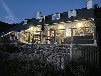 Amazing sea views Set in 7 acres of fields Dog friendly On the welsh coast path.