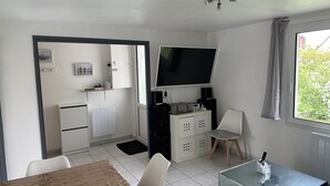 A compact room with a bed, a TV, a small kitchenette, and a window with a view. - House / Villa - Agon Coutainville (Agon-Coutainville)