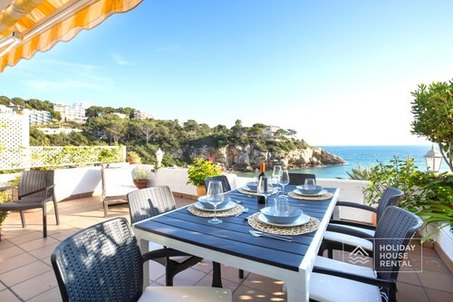 S01 • HOUSE IN A CLIFF WITH AWESOME VIEW 