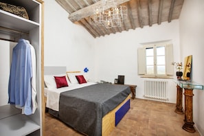 6 chambres, coffres-forts dans les chambres, fer et planche Ă repasser