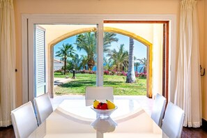 Dining - Sharm and Charm . . . (Sharm Ash Sheikh Governorato del Sinai)