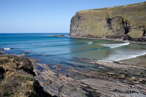 Beach nearby - Stunning luxury cliff top retreat - direct access to the South West Coast Path. (Bude)