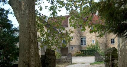 Natursteinhaus,Wanderwege top ausgeschildert,denkmalgeschützt am Bachlauf