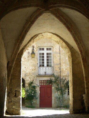 Landmarked stone house by a stream with extraordinary charm