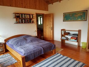 3 عدّة غرف نوم وواي فاي وملاءات أسرّة