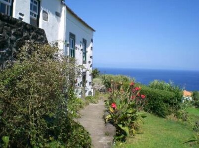 Country Cottage - Cedros, typical Azorien Big House with garden and seaview