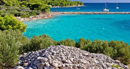 Villa Pina Tisno **** Kattohuoneisto meren rannalla, 140 m2, Tisno-Dalmatia