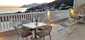Outdoor dining - Large fantastic sea view terrace and local panorama - 3 minutes walk to the beach (Baška Voda)