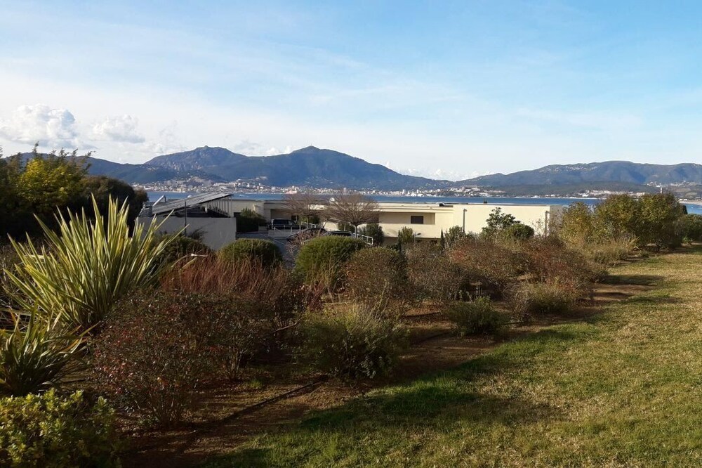 T2 in the heart of Porticcio - Spacious terrace with stunning sea views!
